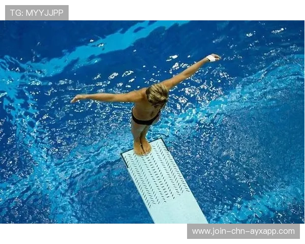 跳水队完成高难度组合跳练习，动作稳定性增强