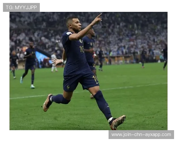 法国前锋火力全开，姆巴佩连入两球助军晋级