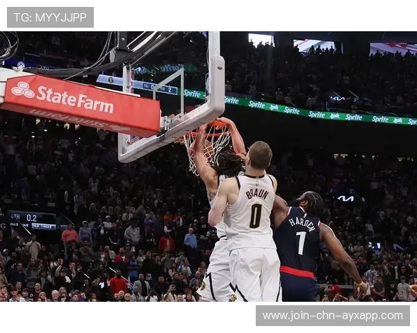 约基奇挡拆后一传,掘金进攻端火力全开